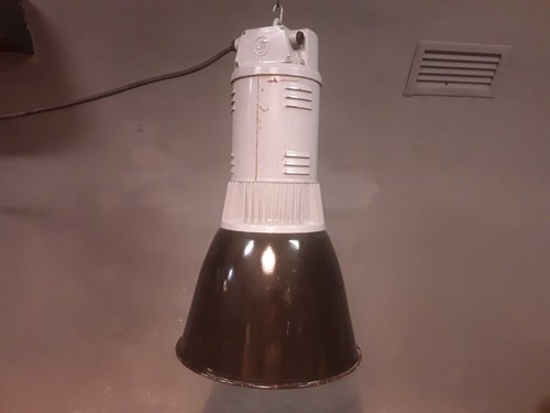 Grande lampada industriale - grande,